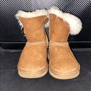 Toddler ugg boots size 7